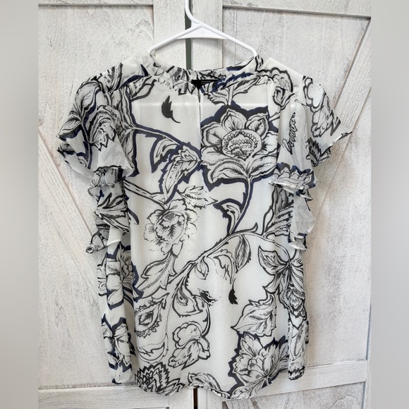 Tahari Tops - Tahari Women’s Floral Top Flutter Sleeve White Blue Gray Keyhole Front